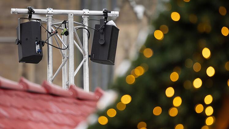 Lautsprecher auf dem Weihnachtsmarkt