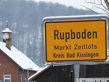 Die Auseinandersetzungen um die geplante Richtfunk-Anlage begannen, als auf der Alten Schule in Rupboden ein Sendemast installiert werden sollte. Das Thema ist längst vom Tisch, allerdings wollen einige Bürger, dass die Gemeinde Zeitlofs aus dem Vertrag mit OR Network aussteigt.Foto: Ulrike Müller