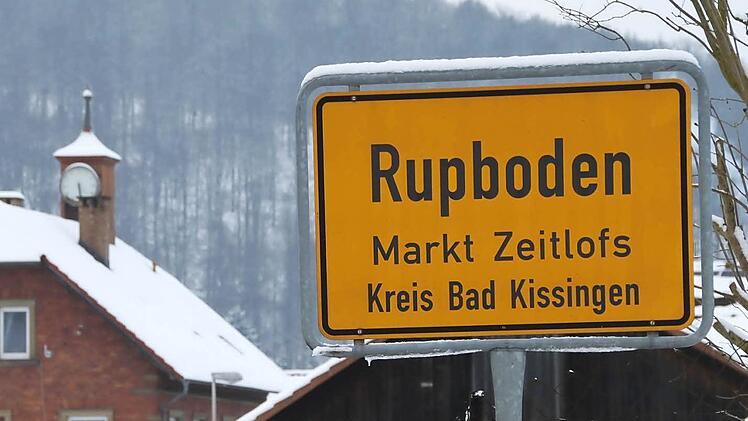 Die Auseinandersetzungen um die geplante Richtfunk-Anlage begannen, als auf der Alten Schule in Rupboden ein Sendemast installiert werden sollte. Das Thema ist längst vom Tisch, allerdings wollen einige Bürger, dass die Gemeinde Zeitlofs aus dem Vertrag mit OR Network aussteigt.Foto: Ulrike Müller
