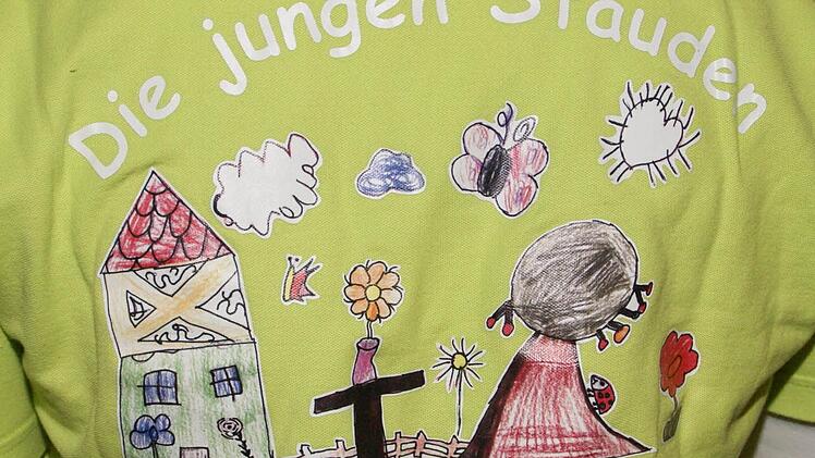 "Junge Stauden" nennt sich die Vereinsjugend in Jesserndorf. 29 Kinder und Jugendliche treffen sich regelmäßig zu verschiedenen Aktivitäten - und auch ihr T-Shirt gestalteten sie selbst. Foto: