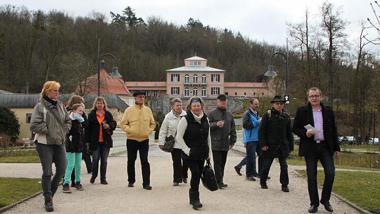 Weiter geht's durch den Schlosspark des Staatsbades Bad Brückenau. Foto: Ulrike Müller