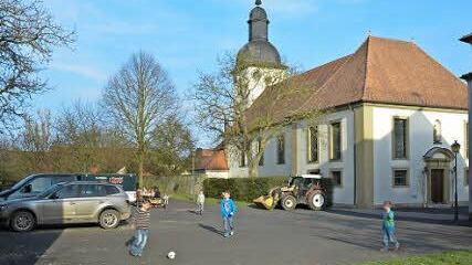 Wird neu gestaltet: der Rannunger Schul-/ Kirchhof. Foto: Björn Hein