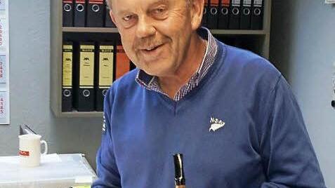 Der Bauunternehmen Helmut Herrmann sieht einem Doppeljubiläum entgegen: Sein mittelständischer Betrieb wird 30 Jahre alt, er selbst feiert 60. Geburtstag.