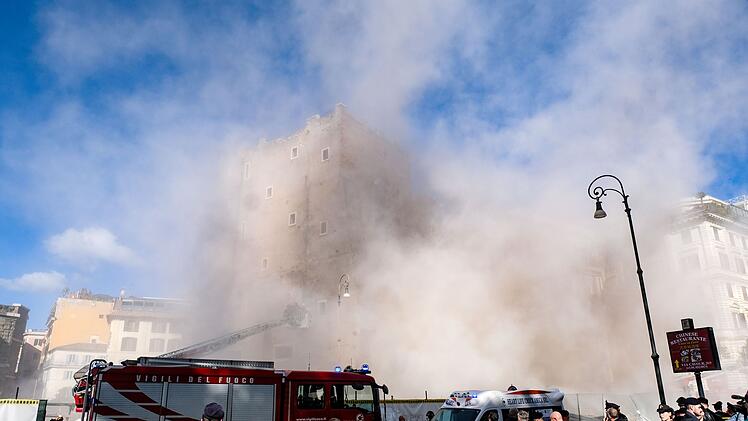 Mittelalterlicher Turm in Rom stürzt ein