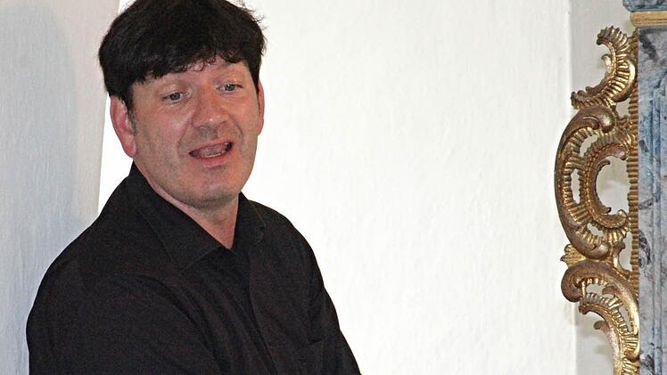 Dekanatskantor Matthias Göttemann begleitete den Gottesdienst an der Orgel