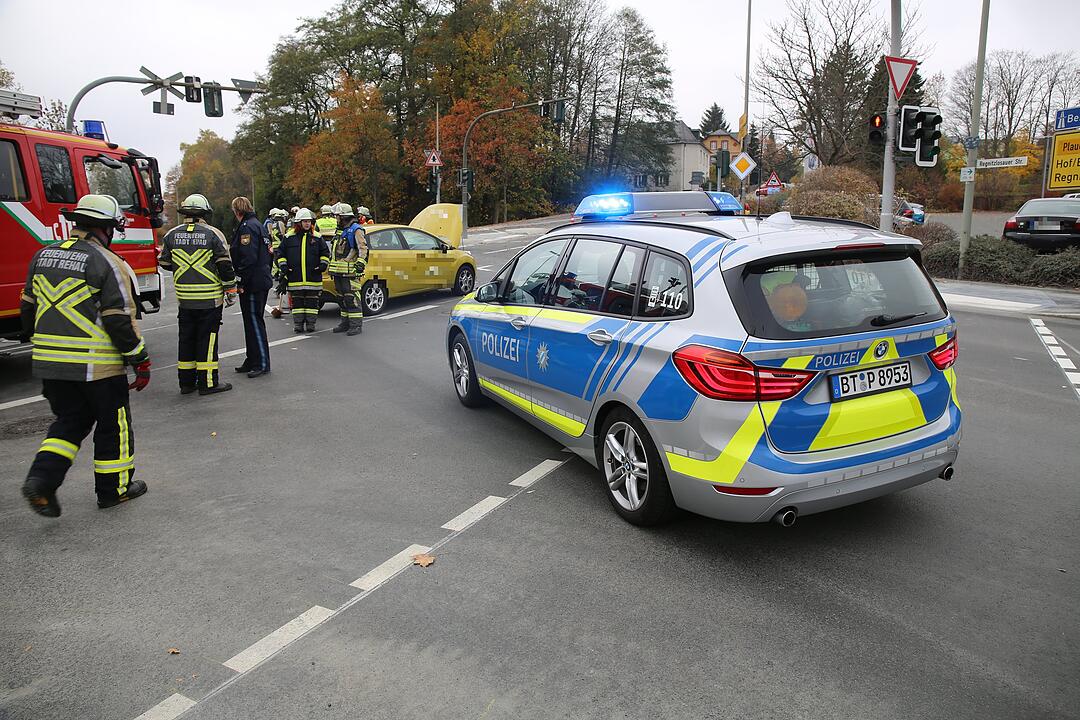 Vier Personen nach Kreuzungsunfall verletzt