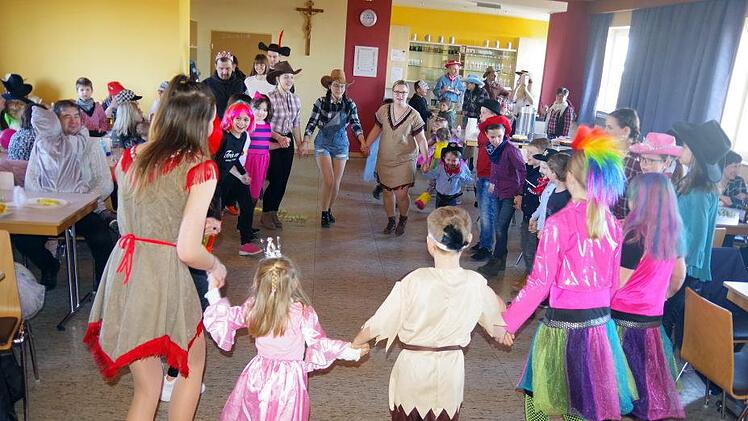 Beim Hesselbacher Kinderfasching einmal Prinzessin sein - oder Cowboy