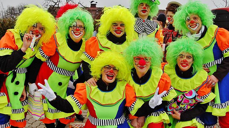 Rosenmontagszug in Stangenroth. Foto: Sigismund von Dobschütz