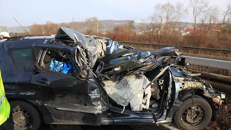Bei einem schweren Unfall auf der A70 zwischen Viereth und Eltmann gab es einen Schwerverletzten. Foto: News5/Merzbach
