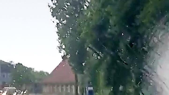 Das Unwetter in Kulmbach an Pfingsten 2017 verwandelte Straßen wie hier die Pestalozzistraße in kürzester Zeit in eine Seenlandschaft. Foto: privat