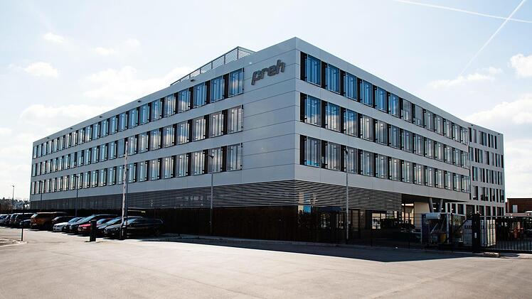 Wohin geht die Entwicklung bei Preh? 2017 wurde dieses Entwicklungszentrum am Standort Bad Neustadt in Betrieb genommen. Doch jetzt wurde eine Betriebsvereinbarung von Seiten der Geschäftsführung aufgekündigt, die betriebsbedingte Kündigungen untersagte.  Foto: SK medienconsult