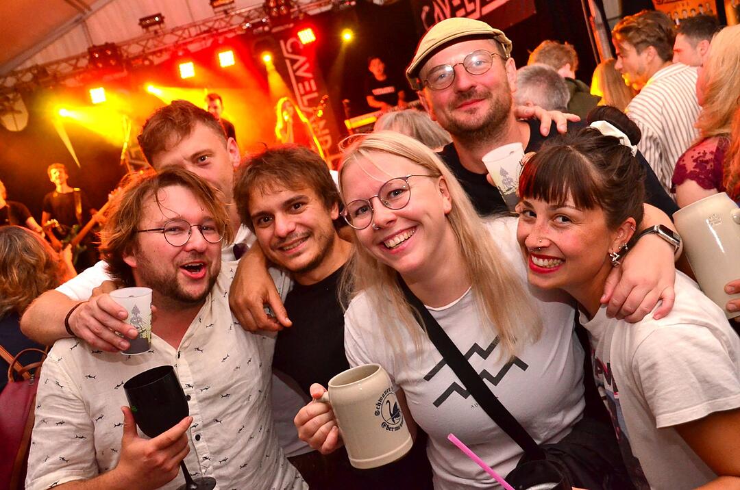 Party mit der Band "CAVELAND"