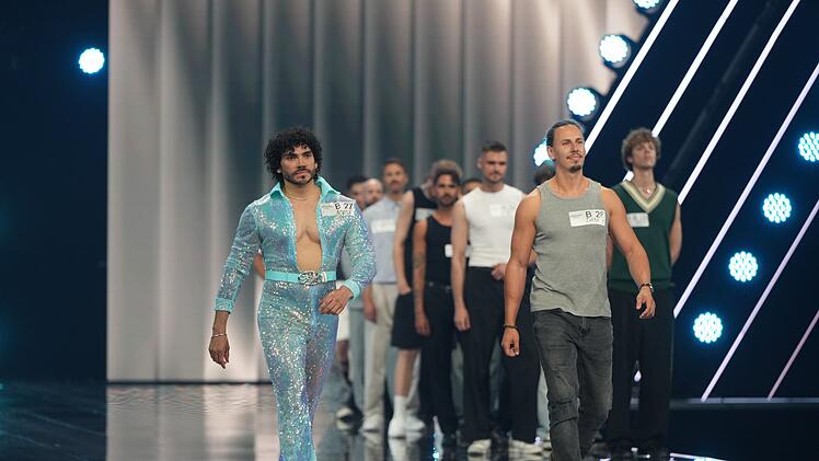 Norvi will im t&uuml;rkisen Pailletten-Einteiler Eindruck hinterlassen. Und mit einem Lied.