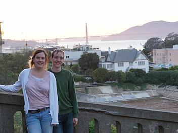 Isabell und Bernhard Konrad, Augenzeugen des Axt-Attentats in Würzburg, leben seit drei Monaten in Kalifornien. Zehn Tage nach den dramatischen Ereignissen brechen sie ihr Schweigen.  Foto: Irene Konrad