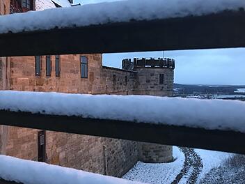 Bleibt es beim niederschlagsreichen Wetter? Auf der hoch gelegenen Altenburg taute der Neuschnee am Mittwoch nicht.  Foto: Ronald Rinklef