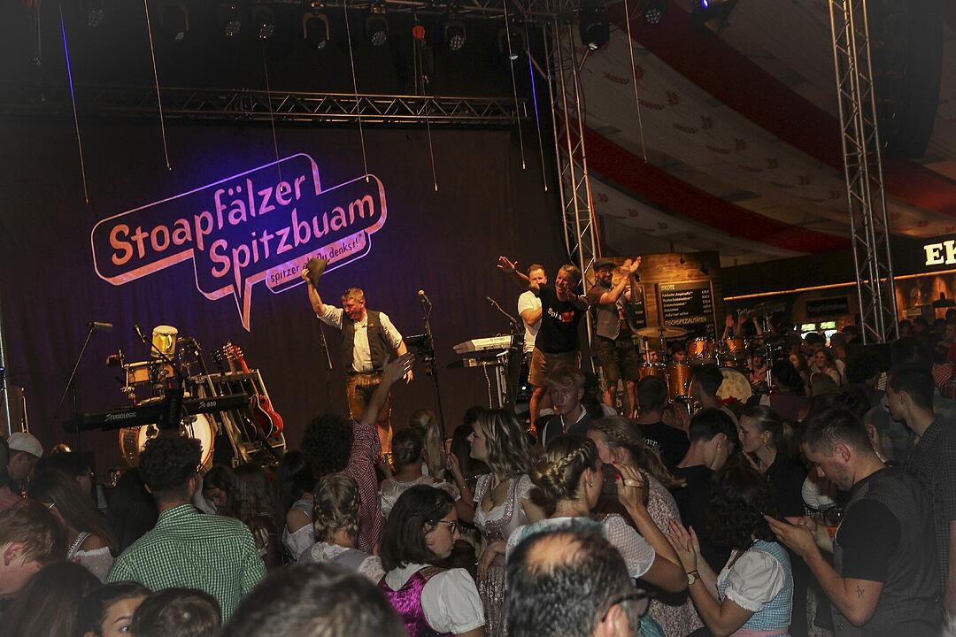 Für Partystimmung sorgten die "Stoapfälzer Spitzbuam"