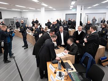 Prozessbeginn gegen mutma&szlig;liche Mitglieder einer Neonazi-Gruppe