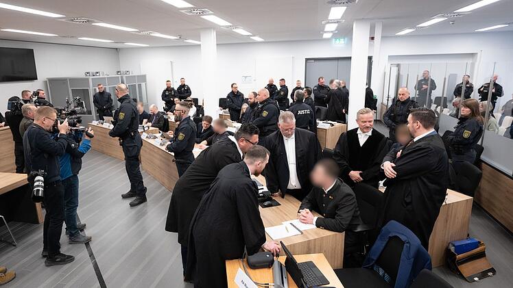 Prozessbeginn gegen mutma&szlig;liche Mitglieder einer Neonazi-Gruppe