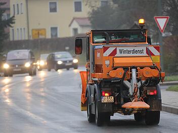 Im vergangenen Jahr mussten die Winterdienste bereits Ende November zum Blitzeis-Einsatz ausrücken. Der Rest des Winters verlief dann jedoch weitaus entspannter. Foto: Matthias Hoch/Archiv