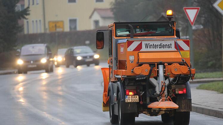 Im vergangenen Jahr mussten die Winterdienste bereits Ende November zum Blitzeis-Einsatz ausrücken. Der Rest des Winters verlief dann jedoch weitaus entspannter. Foto: Matthias Hoch/Archiv
