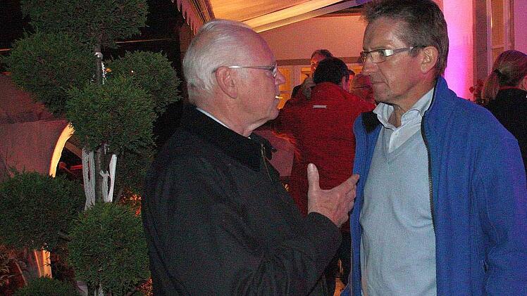 Hans Rebhan (rechts) im Gespräch mit Gerd Kümmet  Foto: Friedwald Schedel