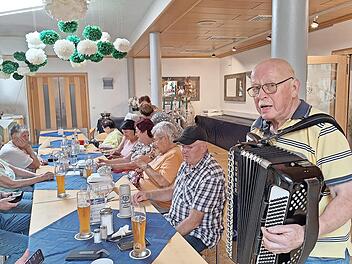 Heinz Anders sorgt f&uuml;r Stimmung.
