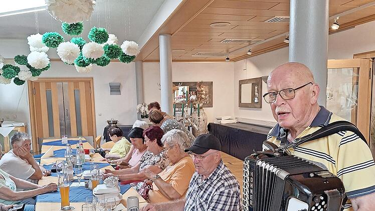 Heinz Anders sorgt f&uuml;r Stimmung.