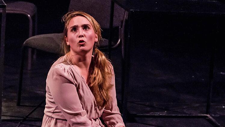 Impressionen vom Coburger Tankred-Dorst-Lesemarathon in der Reithalle: Anne Rieckhof.Foto: Jochen Berger