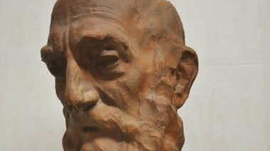 Die Büste von Albert Puchner, geschaffen von dem Neustadter Bildhauer Prof. Edmund Moeller. Sie stand früher auf einem Wandsockel im obersten Stockwerk der Volksschule Heubischer Straße. Foto: Dieter Seyfarth