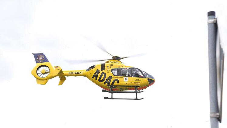 Die 22-Jährige wurde mit dem Rettungshubschrauber in die Würzburger Uniklinik gebracht. Symbolfoto: NEWS5/Haag