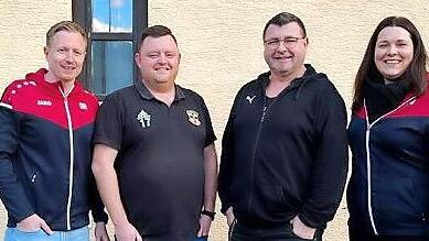 Der Vorständen des FC „Bavaria“ Obereschenbach: (von links) David Reuter (Vorstand Sport), Lukas Meder (Vorstand Öffentlichkeitsarbeit), Matthias Reith (Vorstand Finanzen) und Bianca Ohmann (Vorstand Wirtschaftsbetrieb).