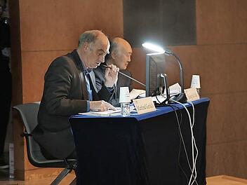 Weltweit unterwegs: Manfred Gerlach beim 1. asiatischen ADHD-Kongress 2012 in Seoul. Mit Young Sui Pauk vom Wonkwang University Hospital (Korea) war er Vorsitzender eines Symposiums, in dem Leute aus Japan, Korea und Singapore auftraten. Foto: privat