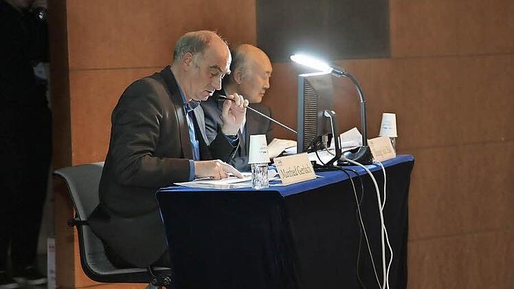 Weltweit unterwegs: Manfred Gerlach beim 1. asiatischen ADHD-Kongress 2012 in Seoul. Mit Young Sui Pauk vom Wonkwang University Hospital (Korea) war er Vorsitzender eines Symposiums, in dem Leute aus Japan, Korea und Singapore auftraten. Foto: privat