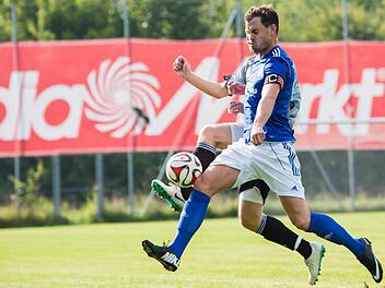 Der VfB Kulmbach verliert im Sommer gleich fünf Stammspieler, darunter seinen ehemaligen Kapitän Maximilian Wolharn (vorne). Foto: Alexander Muck