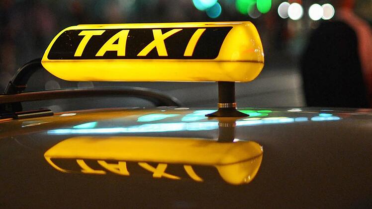 Auf Suche nach Rauschgift fand die Polizei den Geldbeutel des ausgeraubten Taxifahrers in der Wohnung des Täters. Symbolbild: dpa