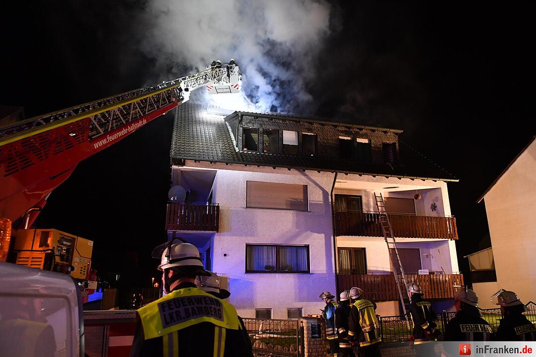Feuer in Mehrfamilienhaus in Hallstadt im Landkreis Bamberg