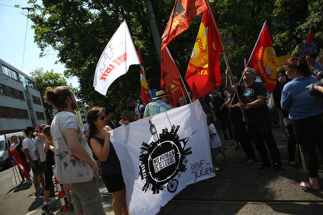 500 Demonstranten protestieren gegen Abschiebepolitik