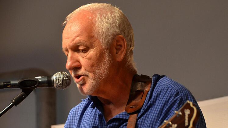 Lothar Höhner hatte fränkischen Folk im Gepäck.  Foto: Peter Rauch