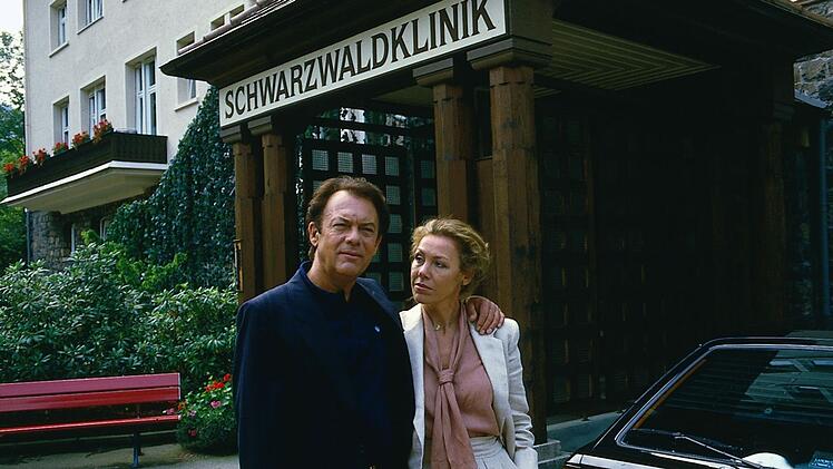 Traumpaar der deutschen Serienlandschaft: Gaby Dohm und Klausjürgen Wussow spielen die Hauptrollen in der "Schwarzwaldklinik" (abrufbar in der ZDF-Mediathek).