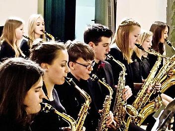 Mit ihrem Adventskonzerts begeisterte die Albert's Brass Showband in der Heilig-Kreuz-Kirche Coburg. Foto: Jochen Berger