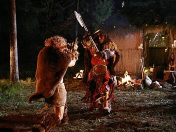 Kampf um Beute und Gefährtin. Wehe dem Wüterich, der es da plötzlich im Rücken bekommt. Setfotos: Michael Tonn