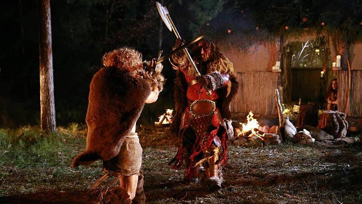 Kampf um Beute und Gefährtin. Wehe dem Wüterich, der es da plötzlich im Rücken bekommt. Setfotos: Michael Tonn