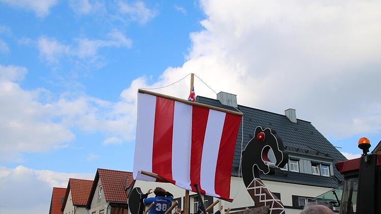 Faschingszug in Poppenlauer.Heike Beudert