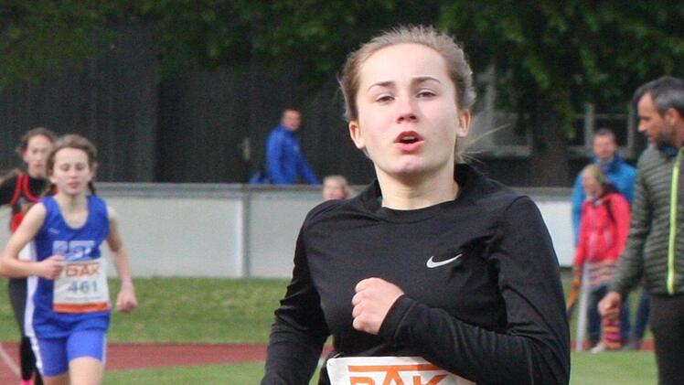 Maxima Maiwald vom TV/DJK Hammelburg eroberte bei den unterfränkischen Meisterschaften der U16 in Hösbach den zweiten Rang über 800 Meter und im Weitsprung der W14.
