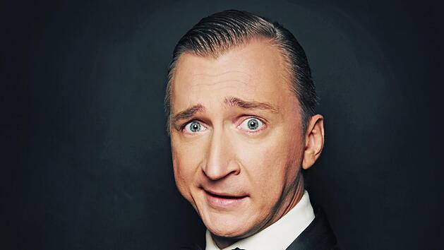 Sebastian Coors steht in Bad Br&uuml;ckenau auf der B&uuml;hne.