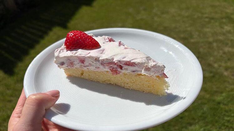 stueck-fantakuchen-erdbeeren