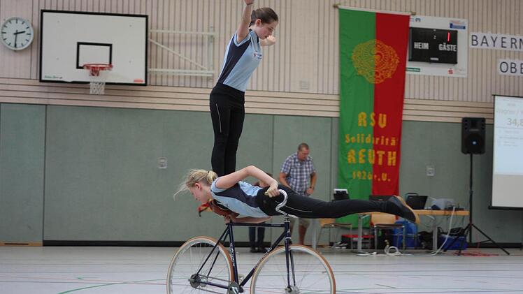 Das Zweier-Paar Linda Kasseck und Anna-Lena Wagner feierte den Tagessieg.  Fotos: privat
