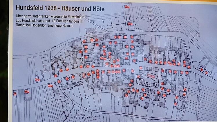 Ein Plan zeigt Hundsfeld im Jahr 1938 mit den Familiennamen. Foto: Gerd Schaar