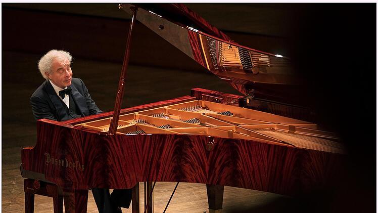 War schon mal 2005 im Kissinger Sommer dabei: Sir András Schiff präsentiert am 14. Juli sein Programm "Carte blanche" im Regentenbau.