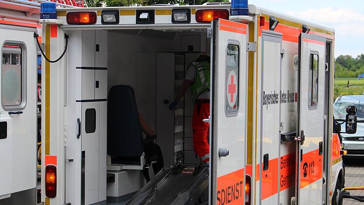 Würzburg: Zahlreiche Rettungskräfte für Fasching im Einsatz - "das ist Ernst"